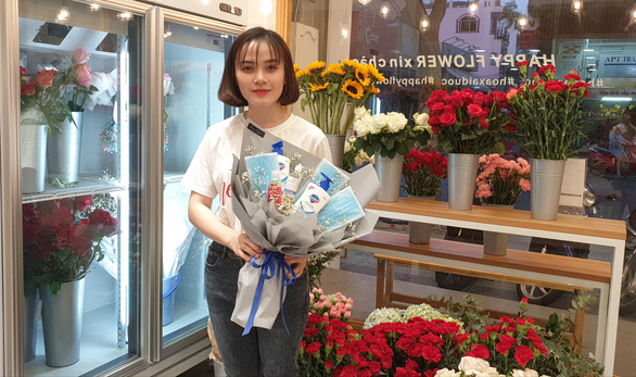 Coronavirus-inspired bouquets a novel Valentine’s gift in Vietnam