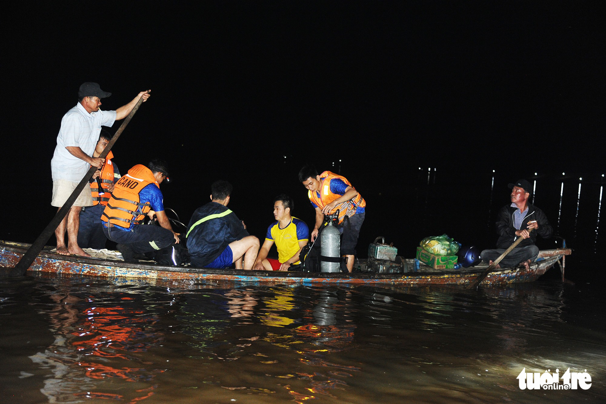 Six relatives drown as wherry capsizes in central Vietnam