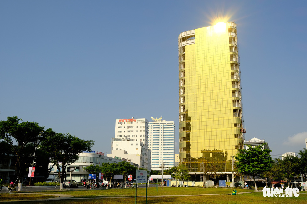 Buildings prove a dazzling eyesore in Da Nang