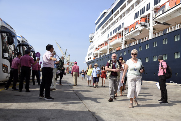Ship carrying almost 700 European, Australasians docks at Vietnam port