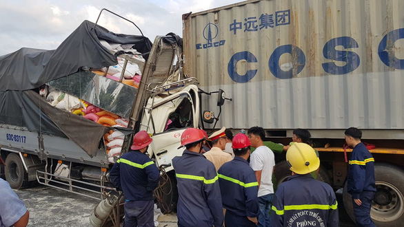 Three killed as truck rear-ends tractor-trailer in Ho Chi Minh City