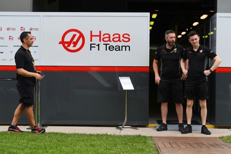 Three F1 team members tested for virus at Australian GP