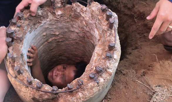 Police rescue boy trapped inside utility pole in Vietnam