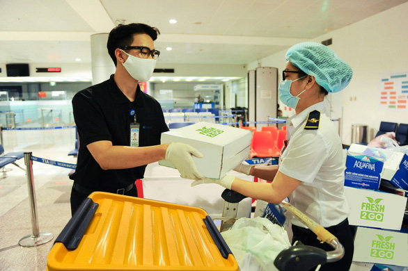 Airplane-food cooks keeping Saigon’s frontline medical staff fed