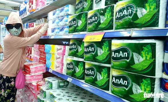 Ho Chi Minh City keeps supermarket shelves full amid COVID-19 social distancing