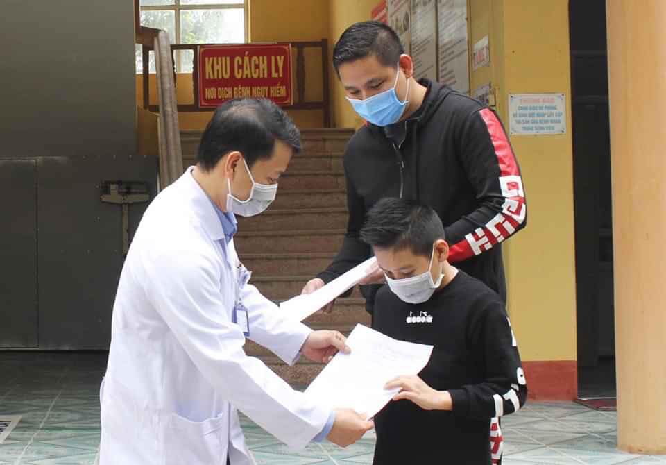 UK boy walks out of Vietnam hospital clear of novel coronavirus