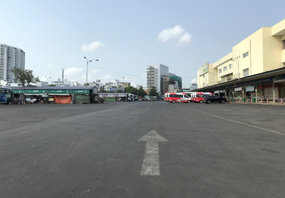 Traffic checkpoints set up at Saigon entrances to enforce transport restrictions