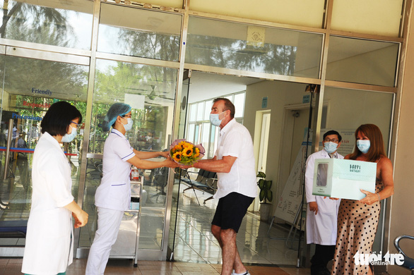British COVID-19 patient thanks doctors in Vietnamese upon hospital discharge