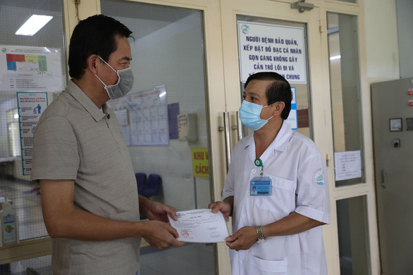 Vietnam doctors manage to treat COVID-19 patient with badly damaged lungs