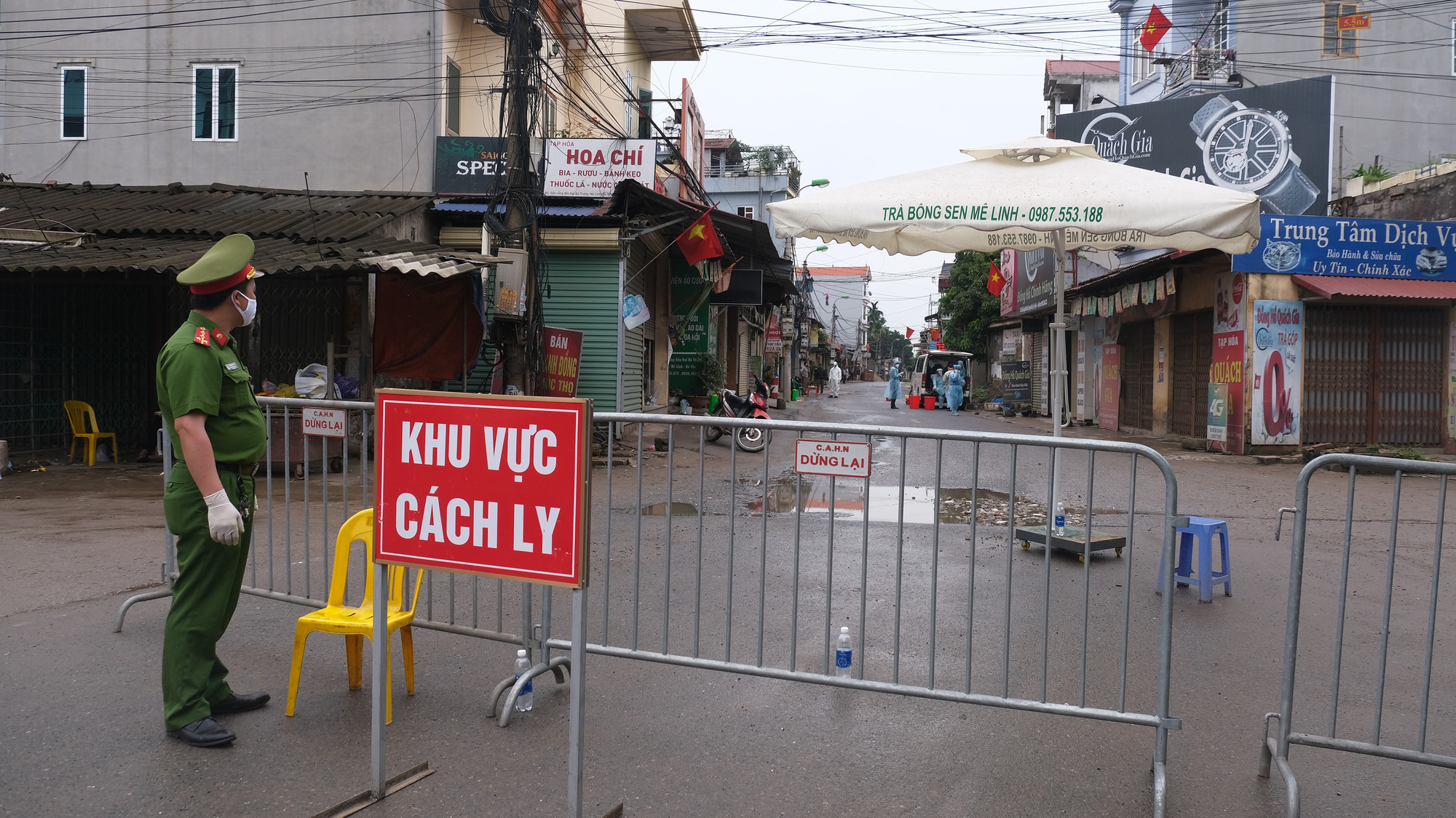 Hanoi locks down village of over 10,000 people where COVID-19 patient resides