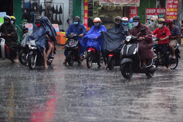 Downpour relieves weeks-long heat in Ho Chi Minh City