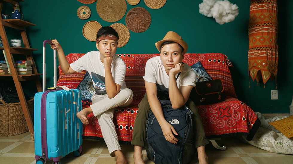 Vietnamese bloggers stage world scenes at home in playful social distancing album