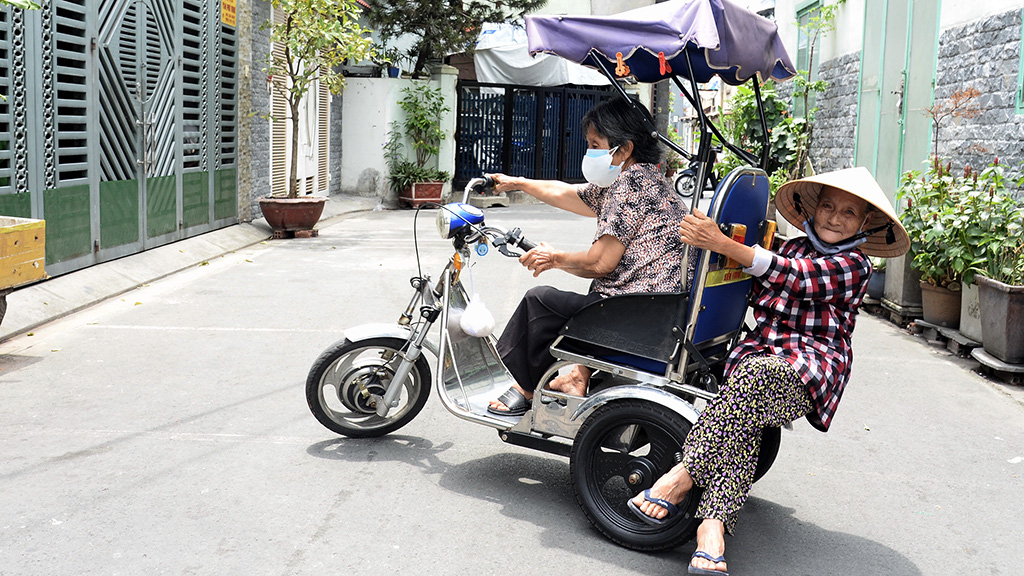 In weathering pandemic, the Vietnamese show their best side