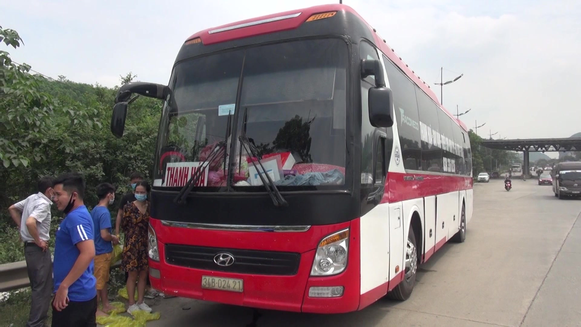 Long-haul bus operator fined for carrying passengers nearly double capacity in Vietnam