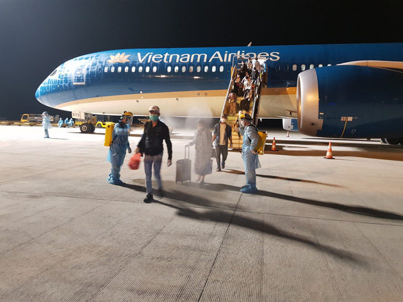 Vietnam evacuates nearly 300 citizens from UAE during COVID-19 pandemic