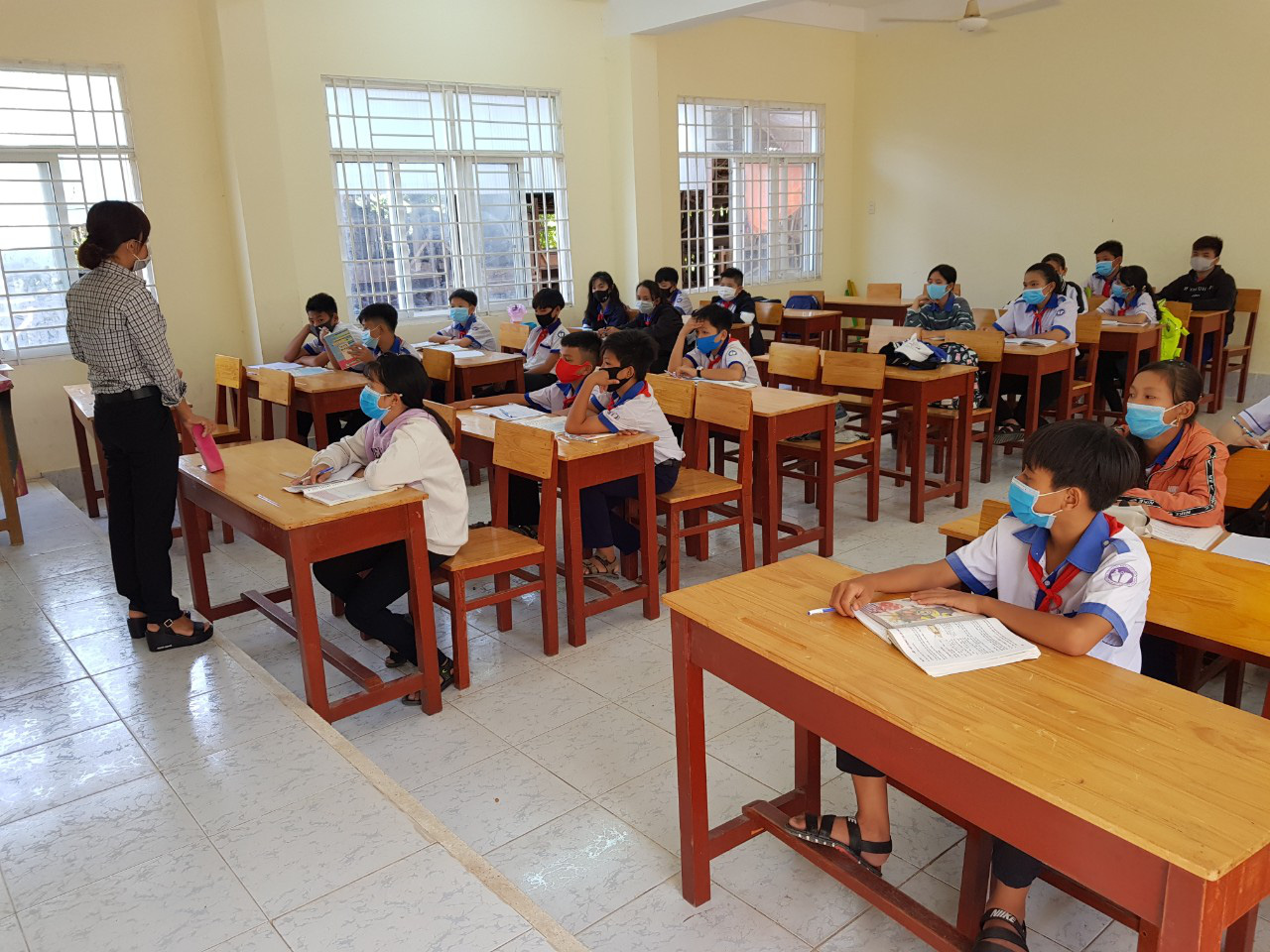 Thousands of Vietnamese students in Cambodia unable to resume school in Vietnam due to border control