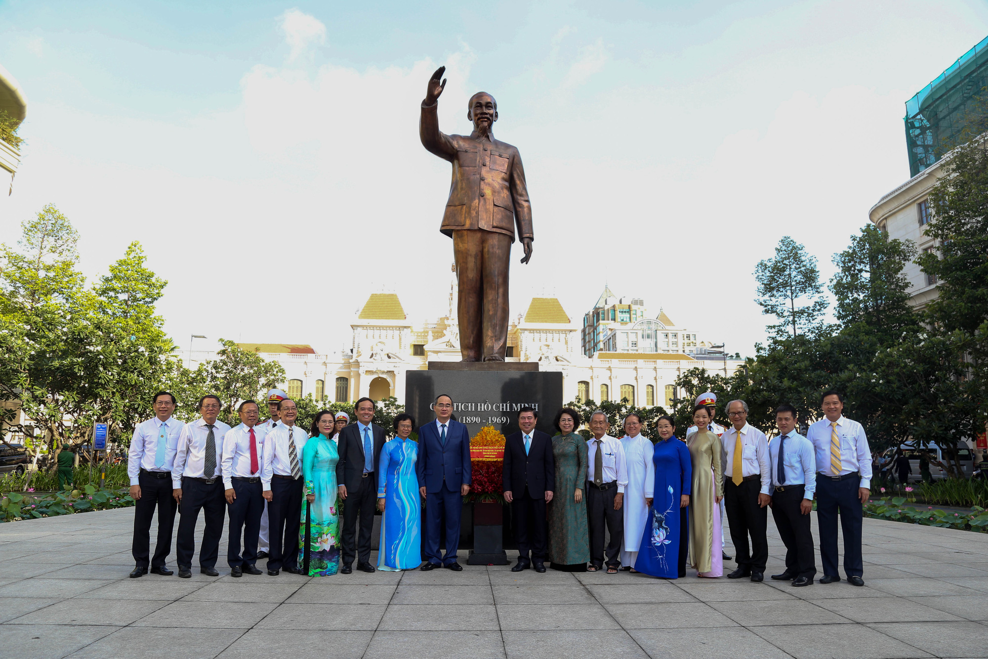 City leaders pay respect to late President Ho Chi Minh on 130th birthday