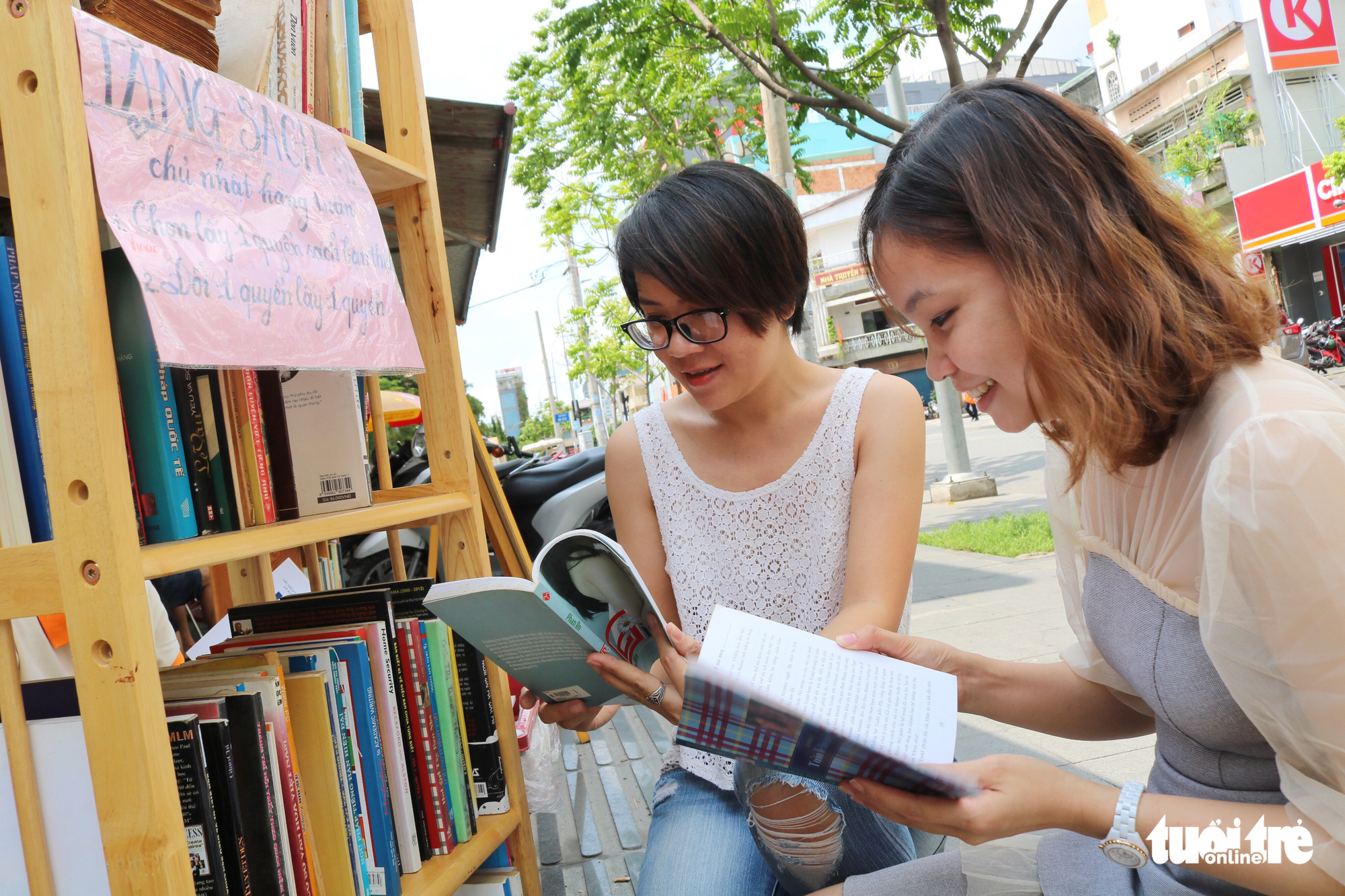 Saigon café allows customers to pay for drinks with books