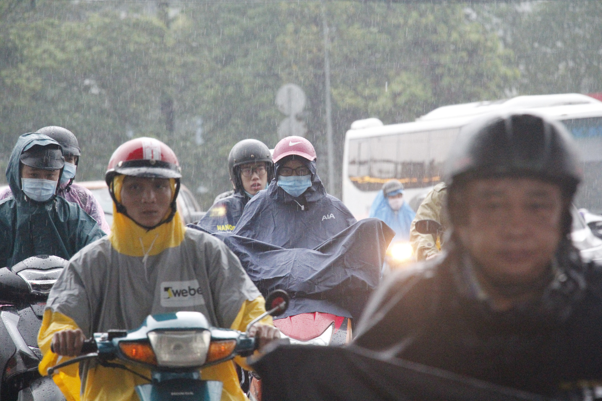 Saigon encounters early morning rain; northern, central areas expect late showers