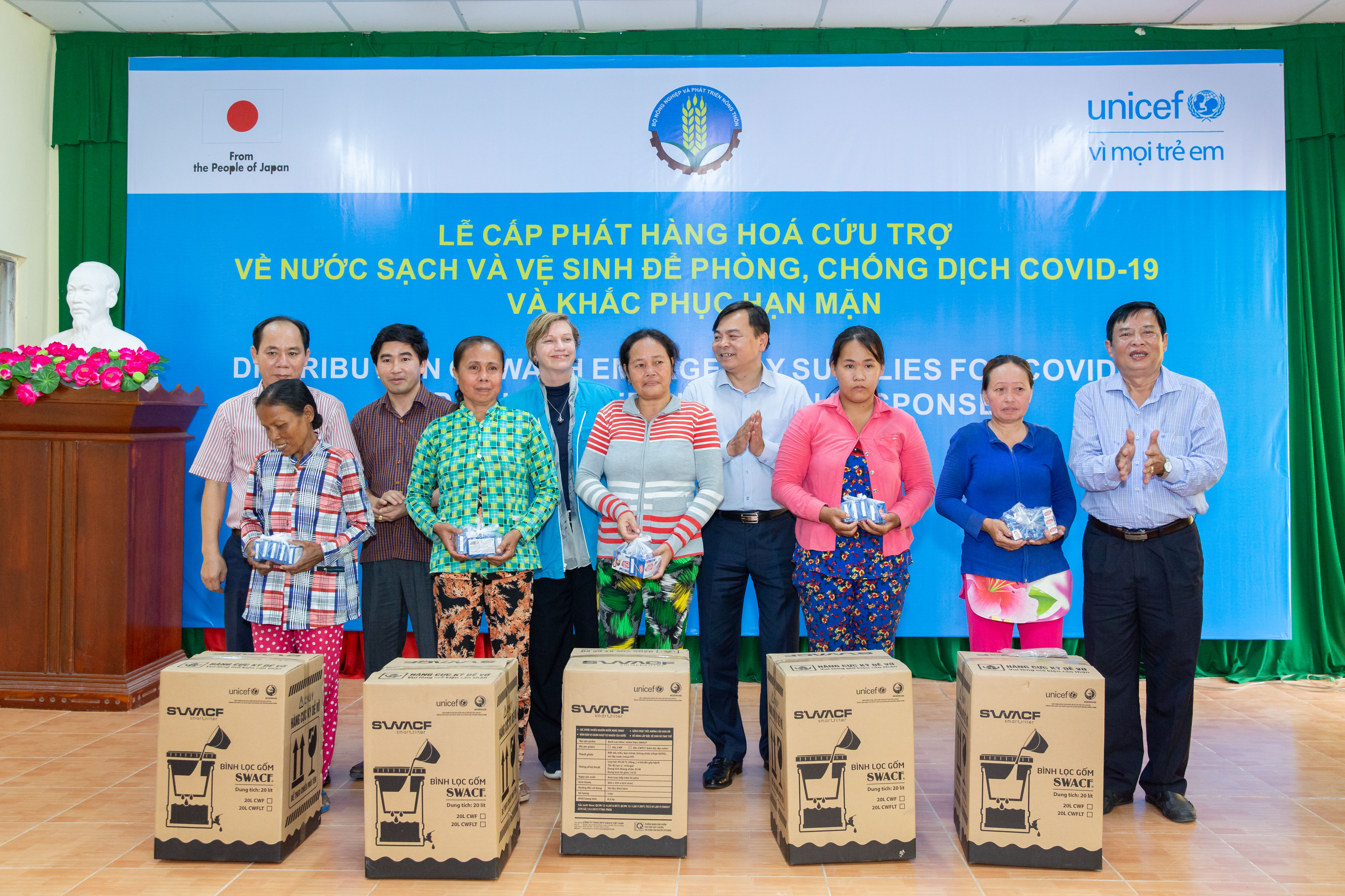 UNICEF distributes life-saving supplies to over 340,000 people in Vietnam in response to COVID-19