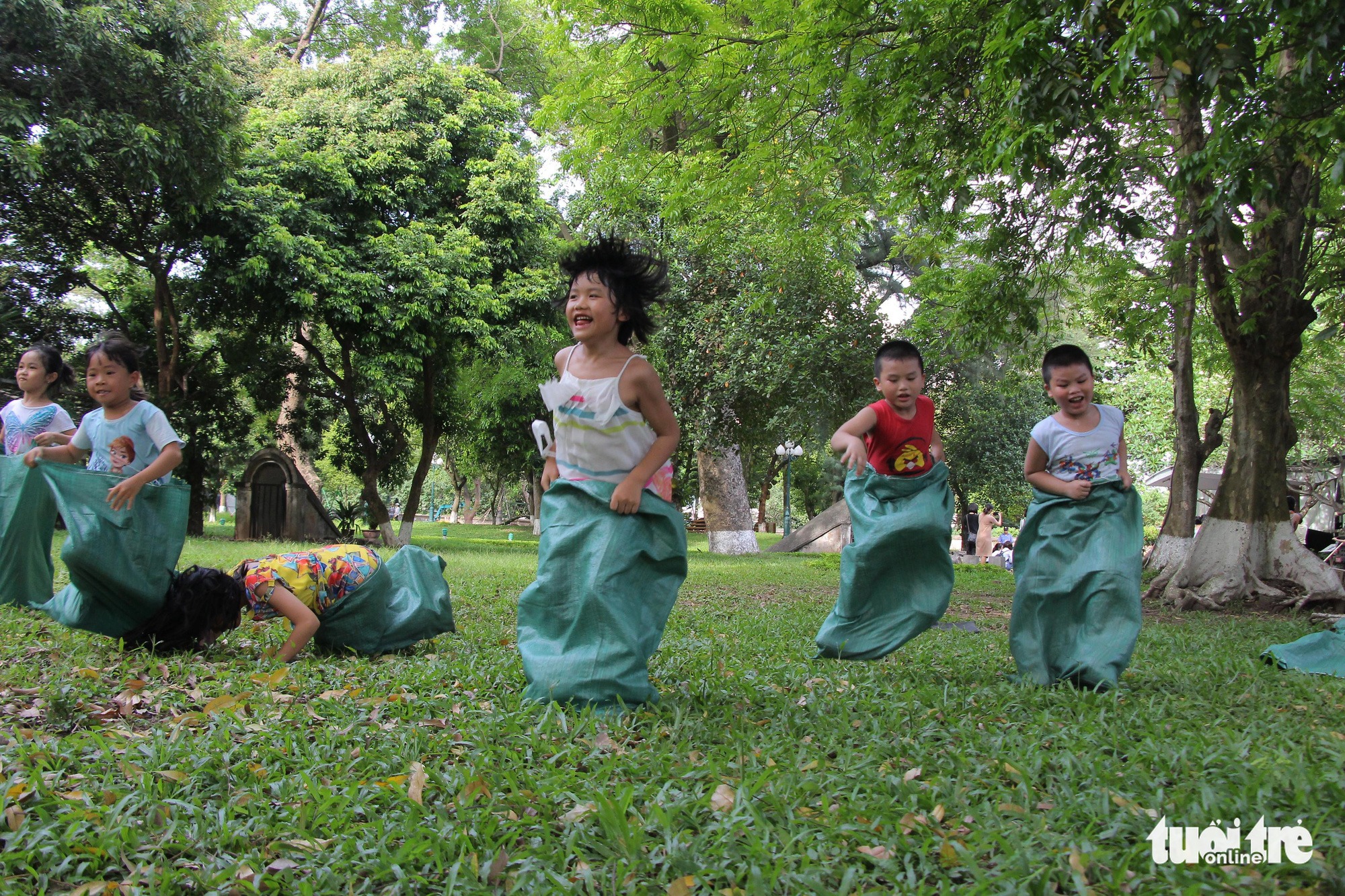 Children’s innocent happiness in Hanoi’s ‘kingdom of recycled materials’