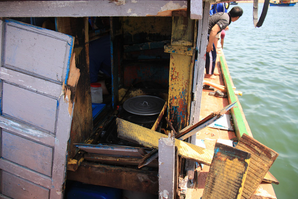 Chinese coast guard ship attacks Vietnamese fishing boat in Hoang Sa (Paracels)