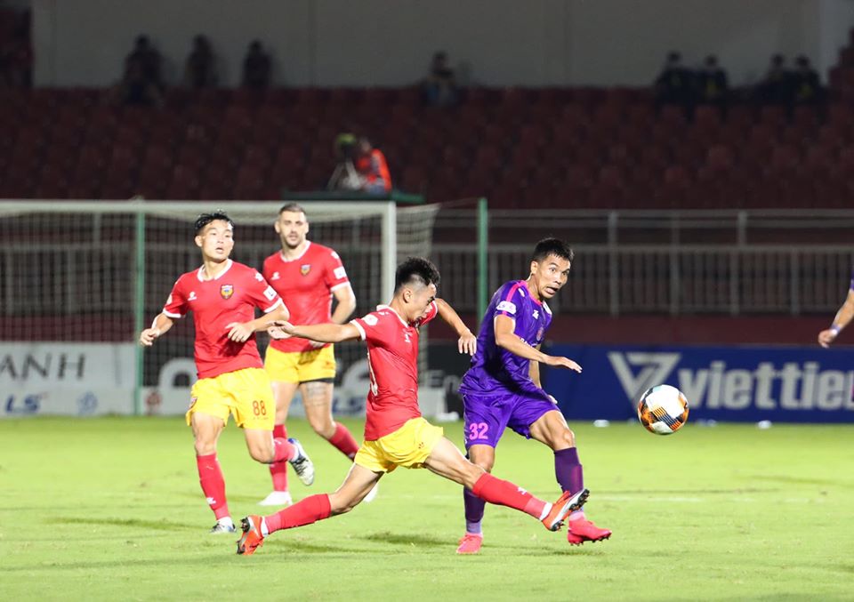 Underdogs Hong Linh Ha Tinh FC hold hosts Saigon FC to rainy draw