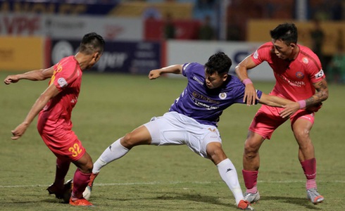Saigon FC narrowly beat reigning champions Hanoi FC to remain invincible in Vietnam league