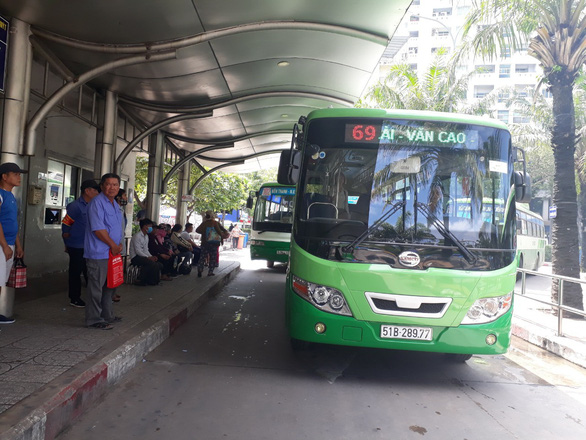 Public buses in Ho Chi Minh City on verge of shutdown as operators deep in debt