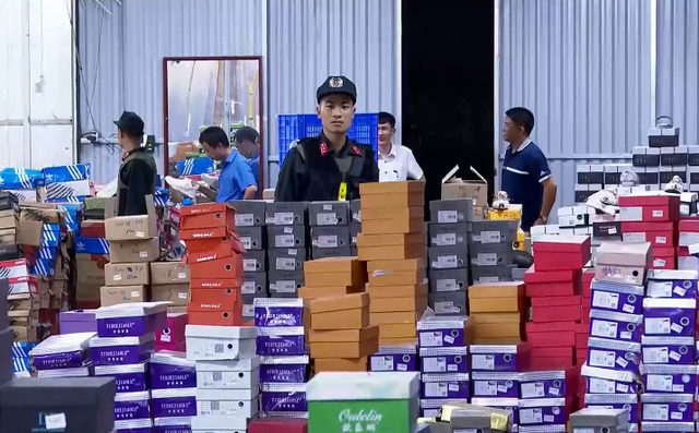 Police dismantle large-scale ring selling smuggled fashion items via livestream in Vietnam