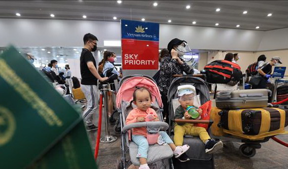 Vietnam repatriates over 280 citizens, including 17 small children, from Russia