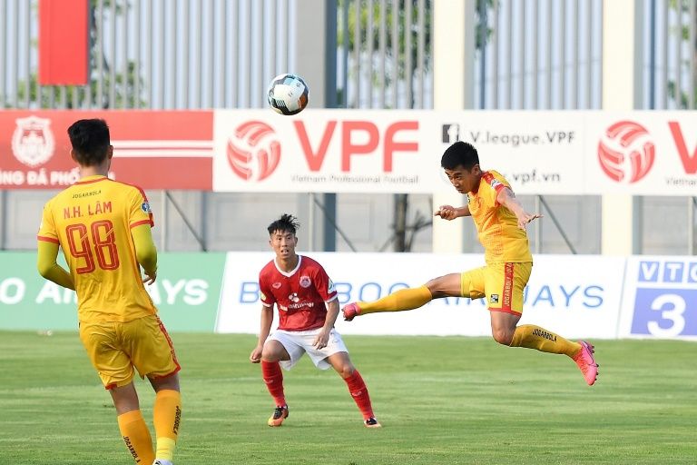 Vietnam suspends domestic football after new coronavirus cases