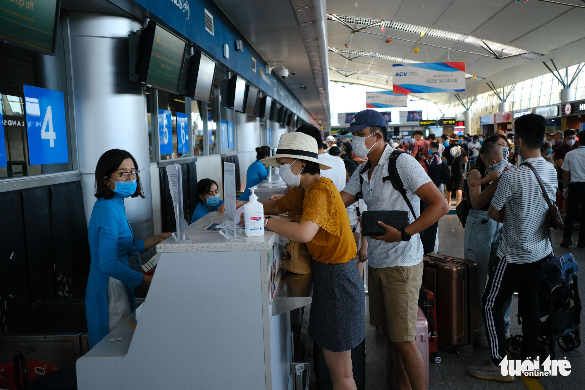 Over 310 visitors still stranded in Da Nang