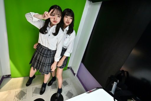 Surviving selfies: Japan's purikura photo booths cling on
