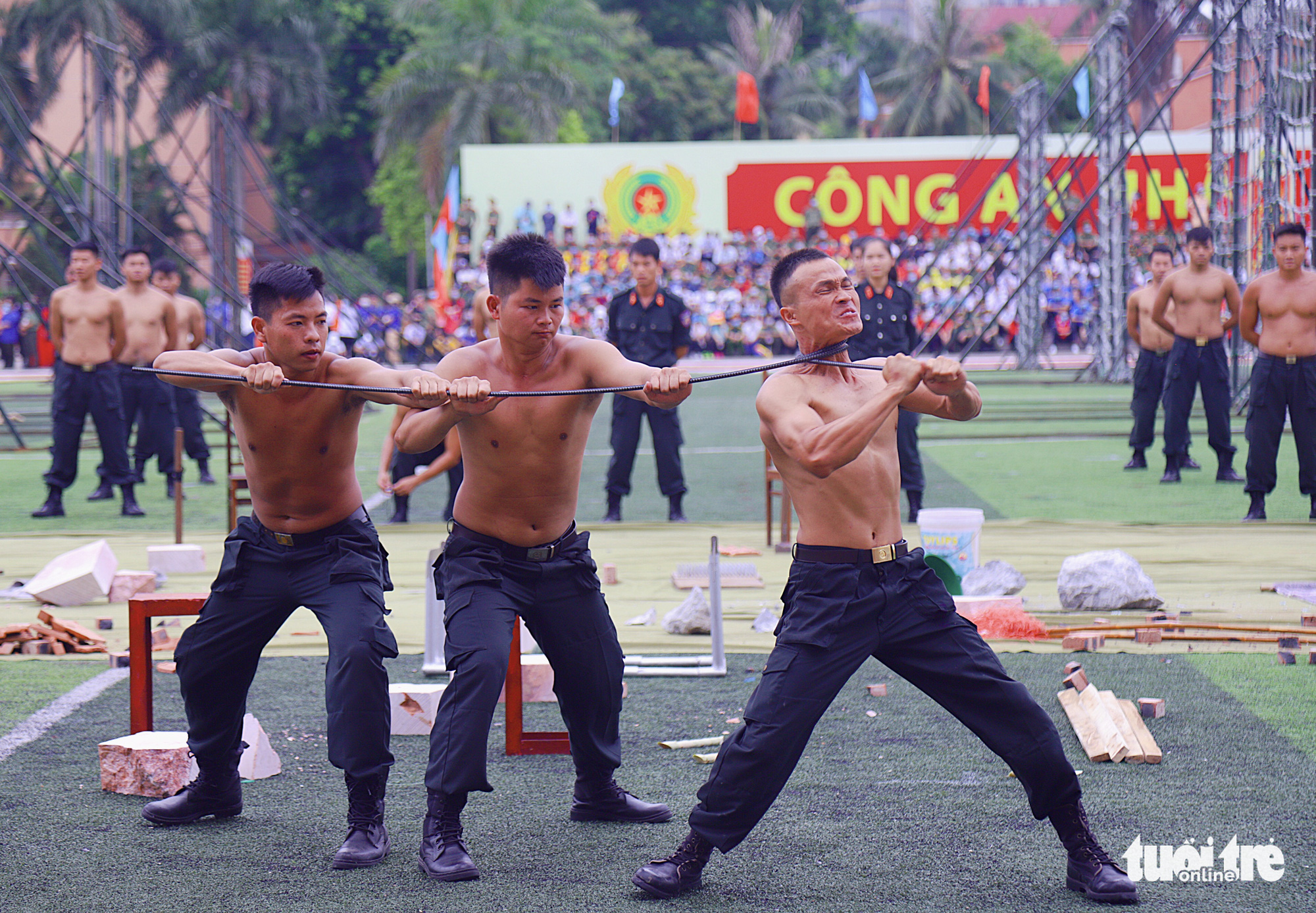Vietnam police officers display strength, skill at national security campaign