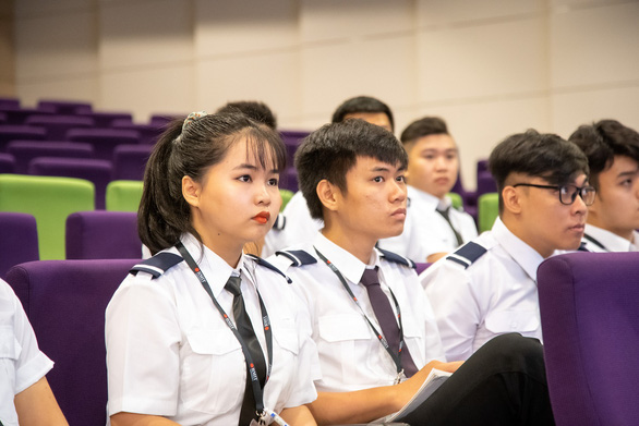 COVID-19 pushes aircraft pilot training online in Vietnam
