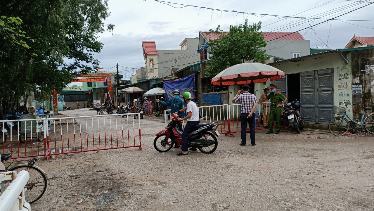 Vietnamese province gets tough on officials showing oversight in COVID-19 control