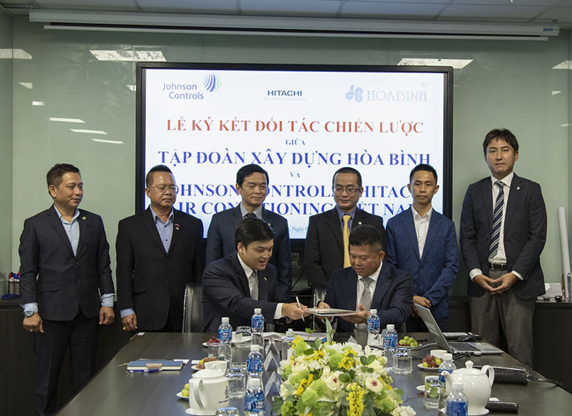 Hoa Binh signs strategic cooperation agreement with Johnson Controls-Hitachi Air Conditioning Vietnam