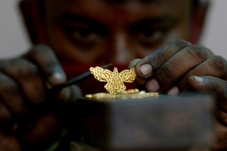 Bling no longer king in India as gold loses its shine