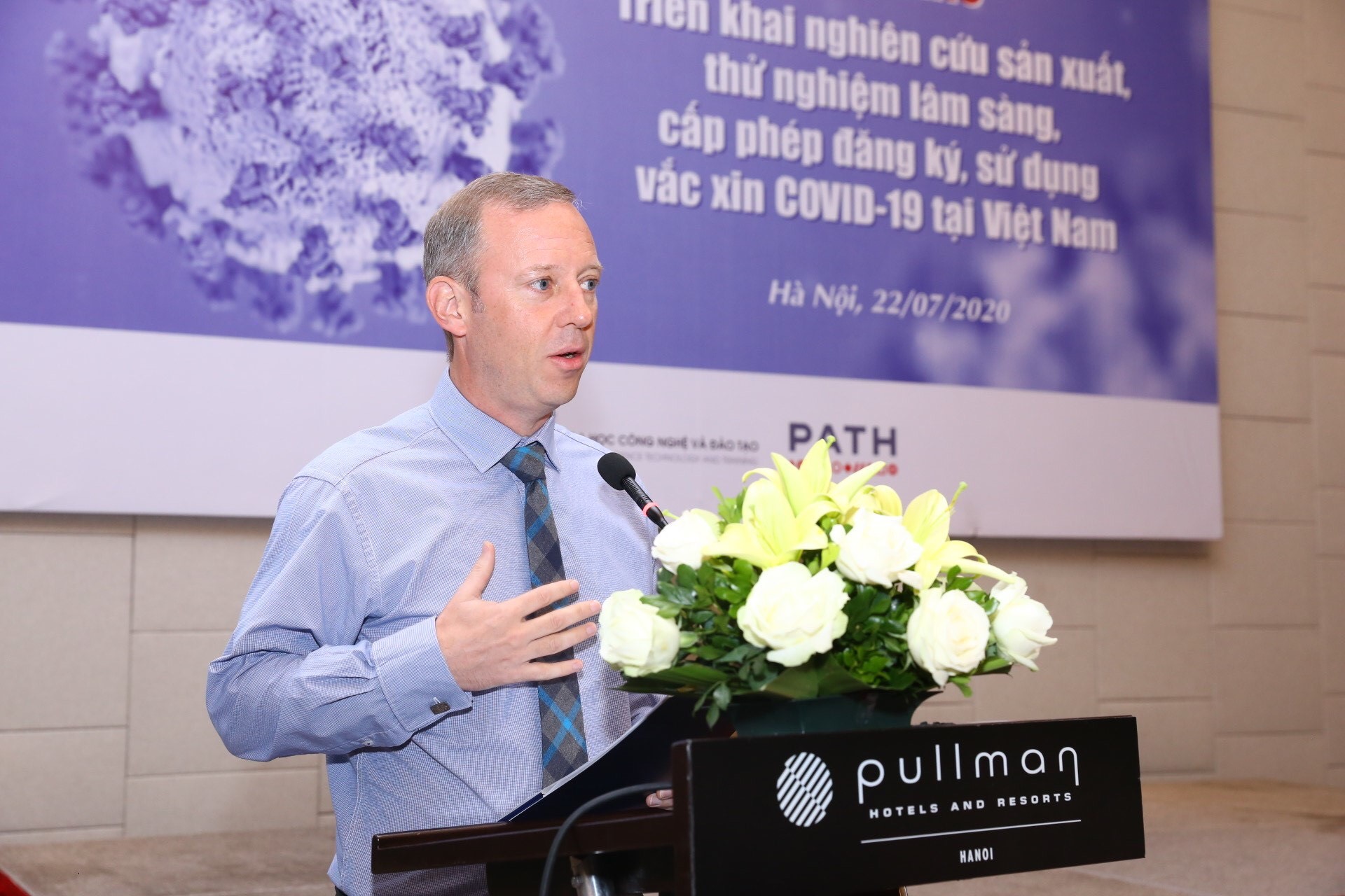 Vietnam, UK working on fair, equitable access to COVID-19 vaccine: diplomat
