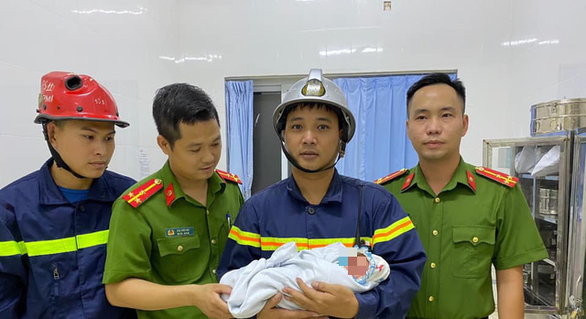 Abandoned baby rescued from narrow wall gap in Hanoi