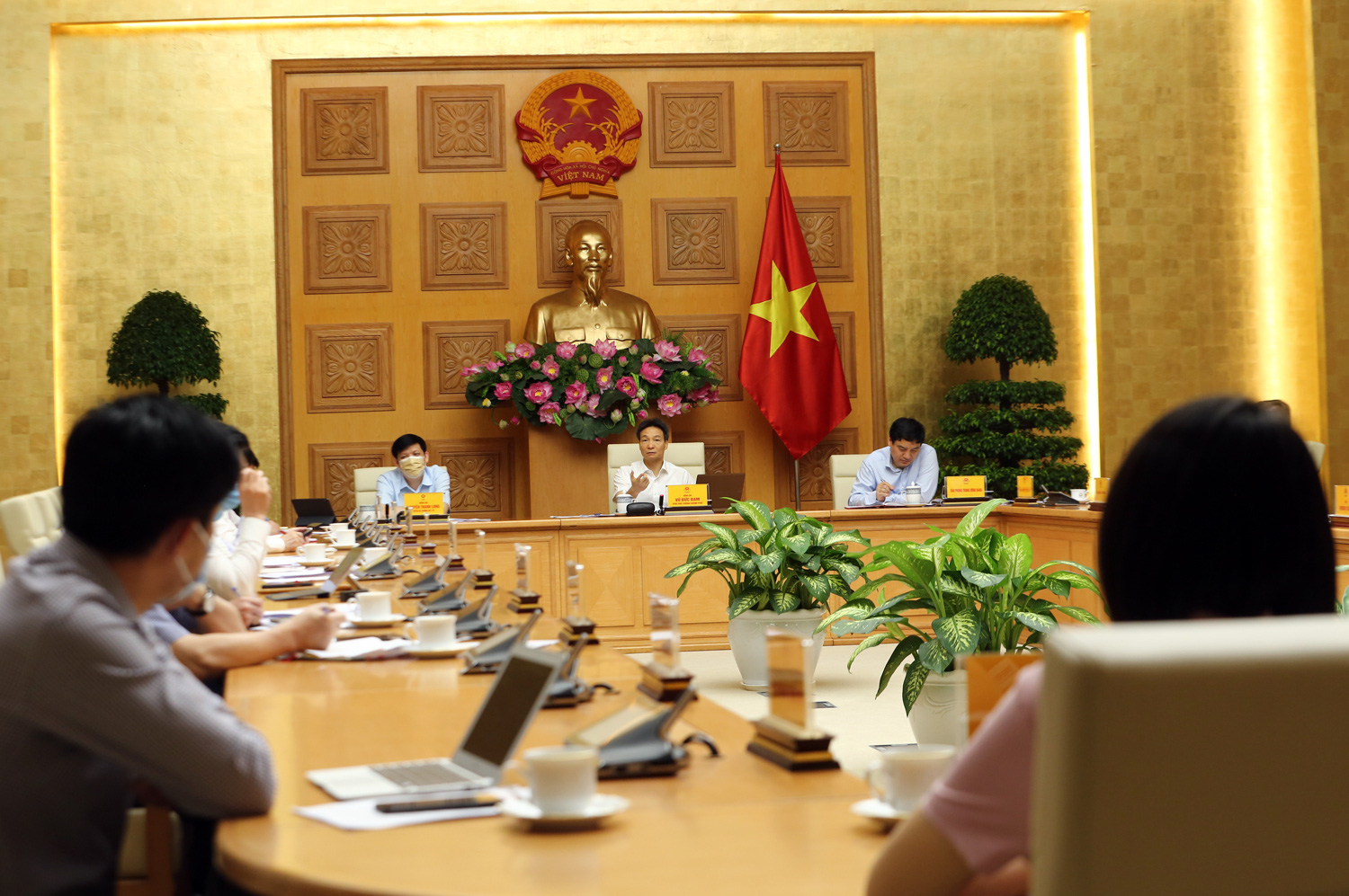 Vietnam considers mandating installation of COVID-19 contact-tracing app