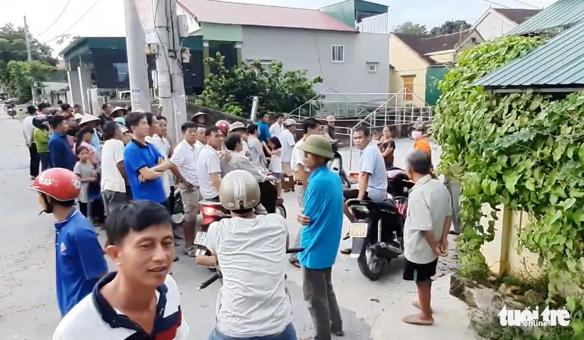 In Vietnam, former cop agrees to repay $30k debt after creditor makes scene outside home