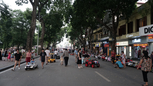 Hanoi suspends weekend activities in downtown pedestrian zone over COVID-19