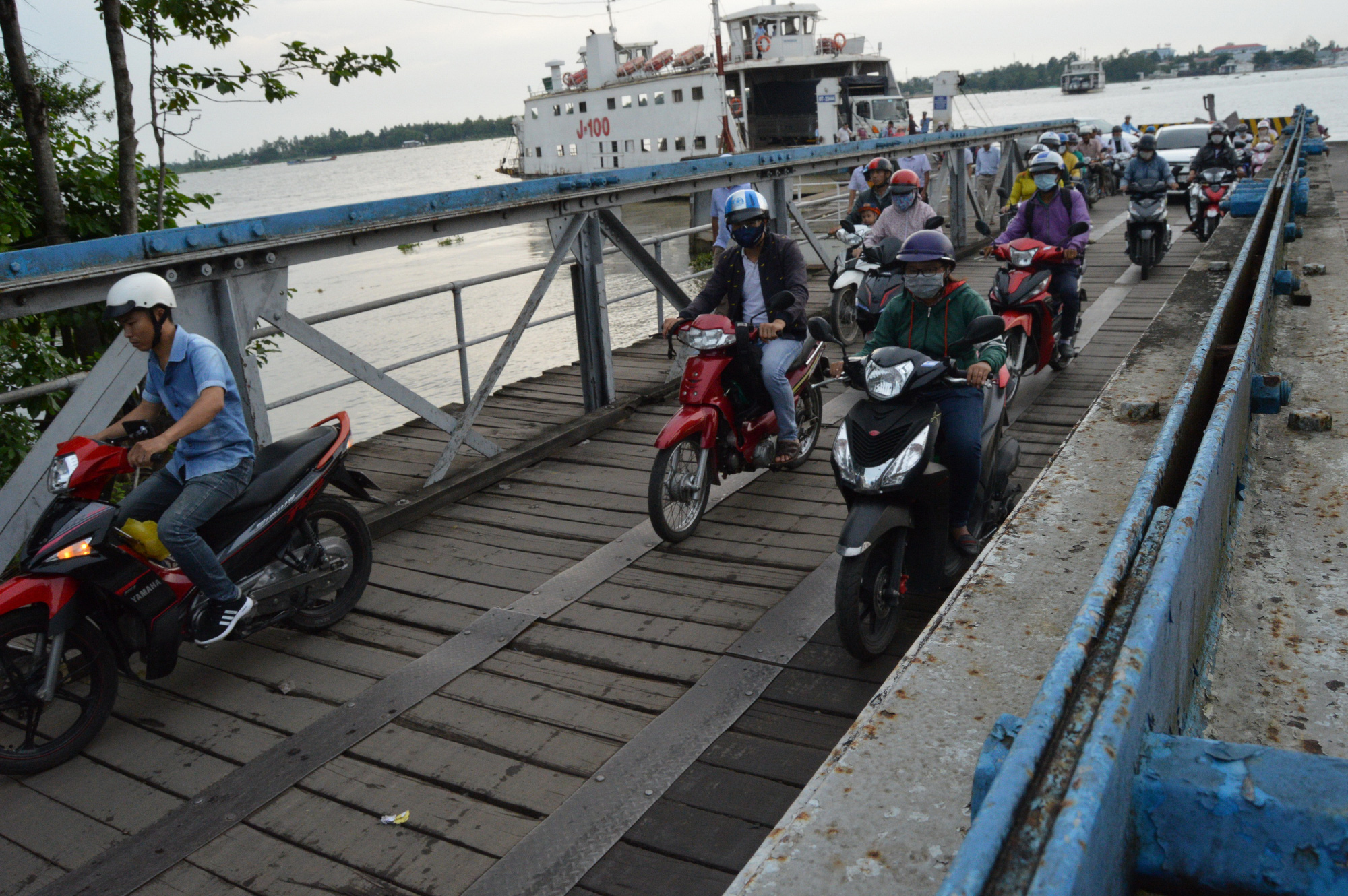 Vietnam province shuts down century-old ferry
