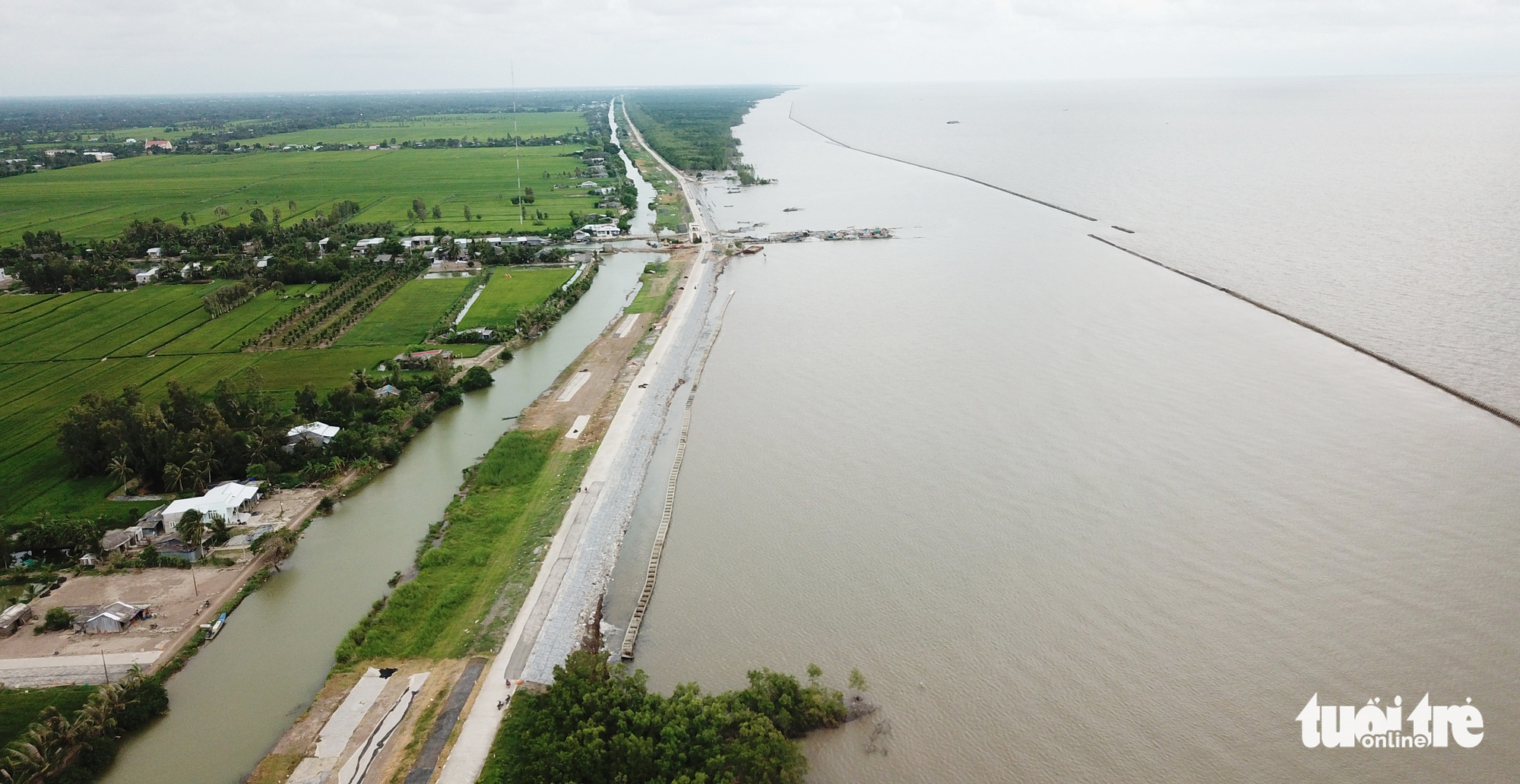 Southernmost Vietnamese province rushes to protect coastal embankment from erosion
