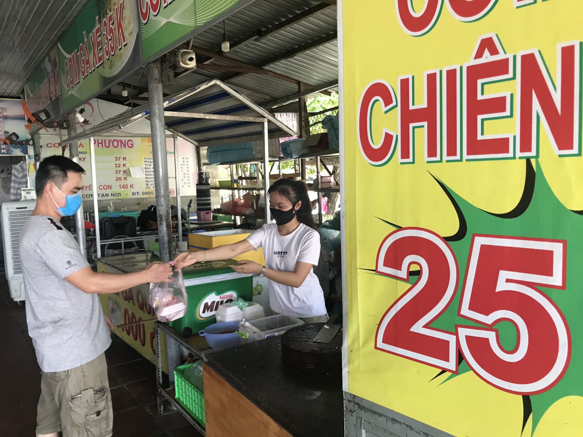 Da Nang reopens beaches, allows dine-in services