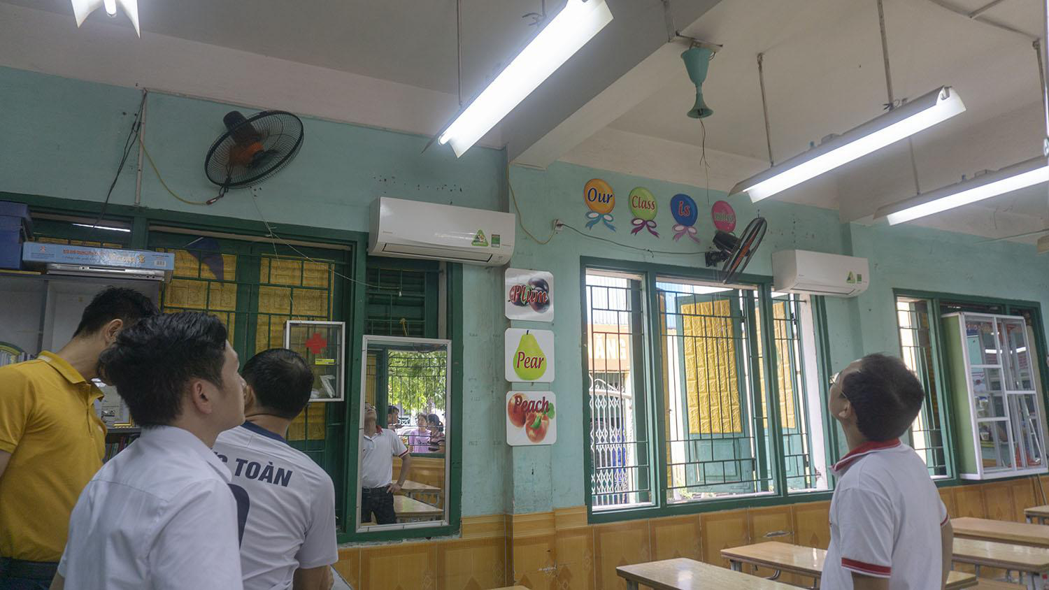 Classroom ceiling fan falls on student in northern Vietnam