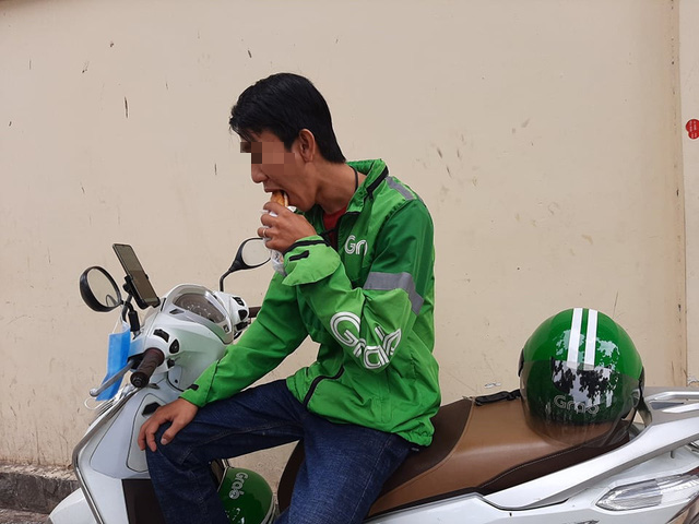 No-shows and other fears: Daily life of food delivery workers in Vietnam