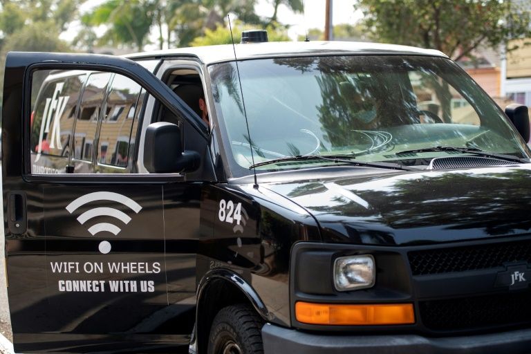 In California, wi-fi minivans help disadvantaged students